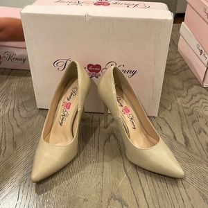 Penny Loves Kenny Cream Heels